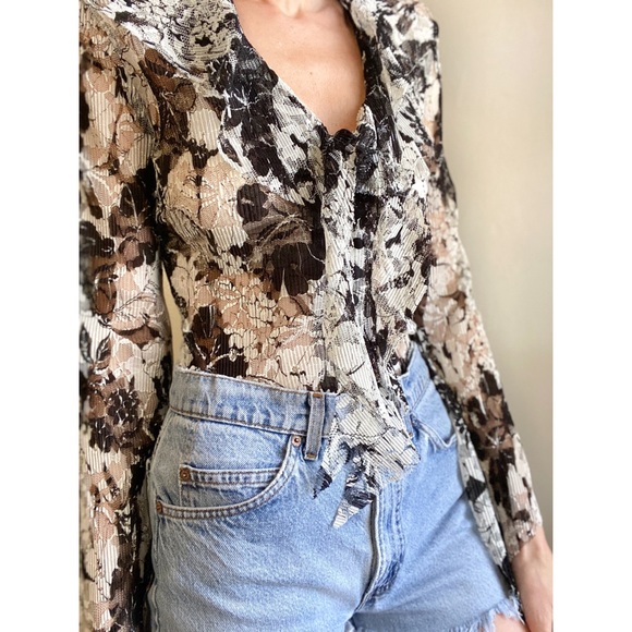 Vintage cache bell sleeve lace top - Picture 4 of 5